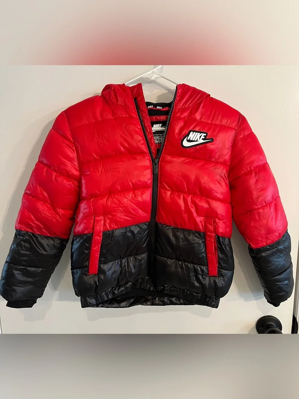 Kids size 6/7 Nike Just Do It Puffer Jacket Please Read